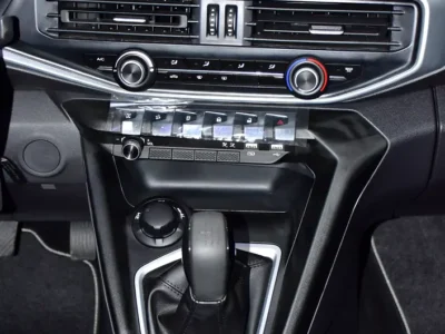 2023 Peugeot Landtrek DC 4X4 4 Cylinder Petrol Engine White Black Pick Up Truck GCC