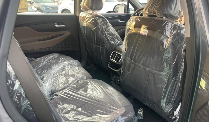 2023 Hyundai Santa Fe 2.5 Litres 4-Cylinder Petrol Engine Grey SUV GCC Specs FWD