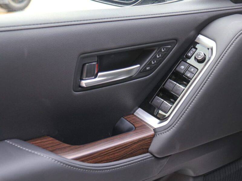 2025 TOYOTA LANDCRUISER 4.0 Litres VX 6 Cylinder Petrol Engine Black SUV GCC Specs