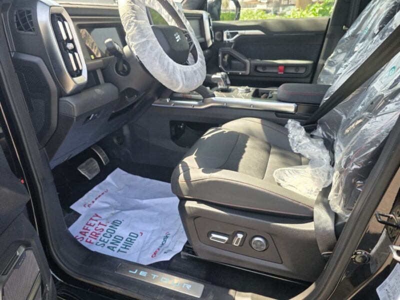 2024 Jetour T2 Luxury 2.0 Litres 4 Cylinder Petrol Engine Black SUV 8 GEAR SONY SOUND SYSTEM