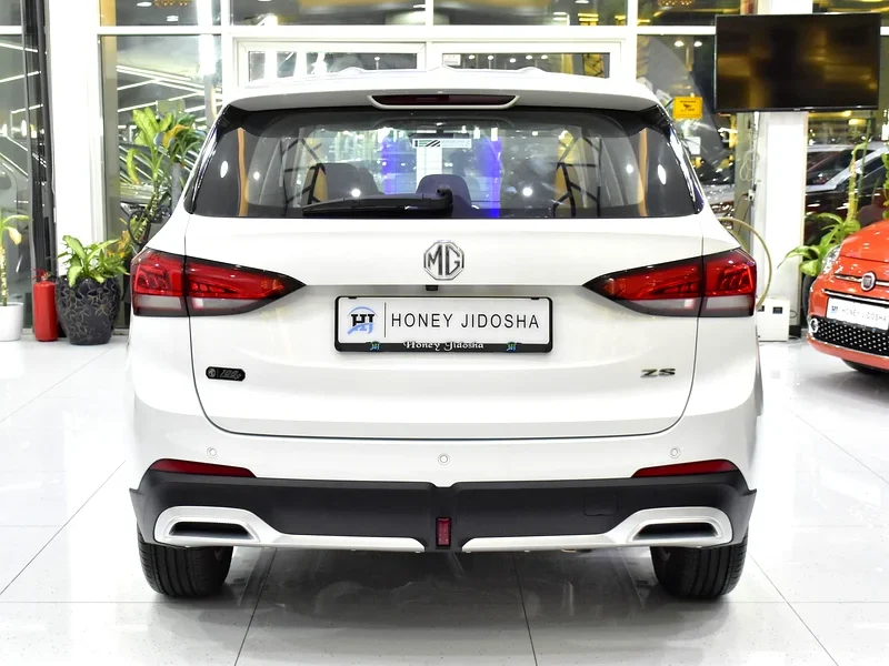 2025 MG ZS Standard 4 Cylinder Petrol Engine White Black Crossover GCC Specs