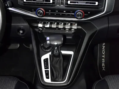 2023 Peugeot Landtrek DC 4X4 4 Cylinder Petrol Engine Green Black Pick Up Truck GCC