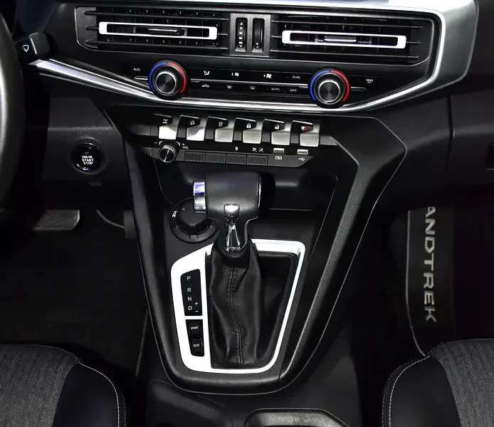 2023 Peugeot Landtrek DC 4X4 4 Cylinder Petrol Engine Green Black Pick Up Truck GCC