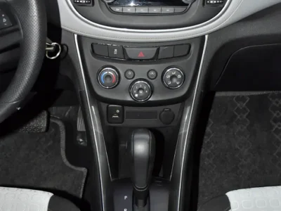 2017 Chevrolet Trax LT 4 Cylinder Petrol Engine White Grey Crossover GCC Specs