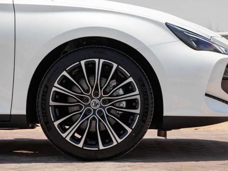 2025 MG 7 1.5 Litres Turbo 4 Cylinder Petrol Engine Elegance Edition White Black Sedan