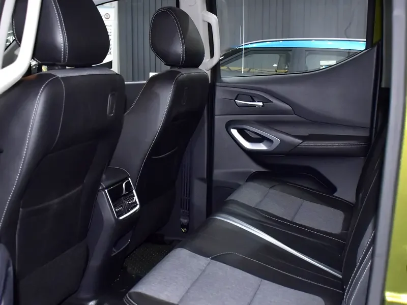 2023 Peugeot Landtrek DC 4X4 4 Cylinder Petrol Engine Green Black Pick Up Truck GCC