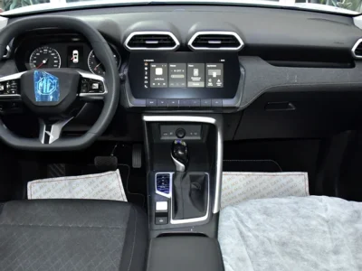 2025 MG ZS Standard 4 Cylinder Petrol Engine White Black Crossover GCC Specs