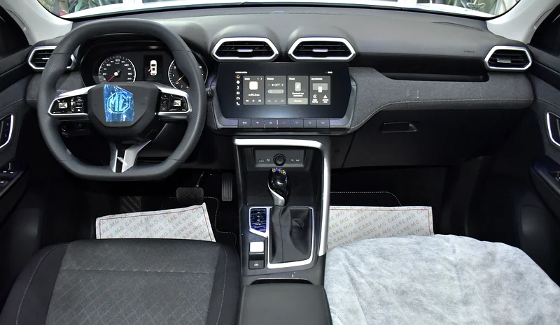 2025 MG ZS Standard 4 Cylinder Petrol Engine White Black Crossover GCC Specs