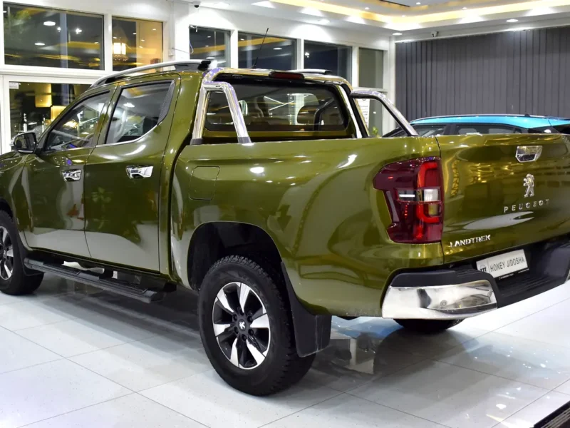 2023 Peugeot Landtrek DC 4X4 4 Cylinder Petrol Engine Green Black Pick Up Truck GCC