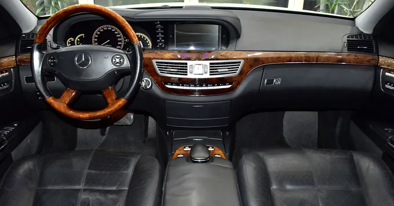 2008 Mercedes-Benz S-Class S 550 8 Cylinder Petrol Engine White Black Sedan