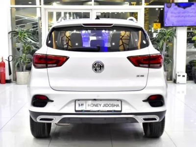 2023 MG ZS Comfort 4 Cylinder Petrol Engine White Black Crossover GCC Specs