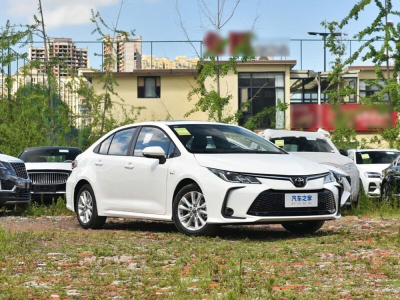 2025 Toyota Corolla XLI Hybrid 1.8L Hybrid 4 Cylinder Engine White Black Sedan