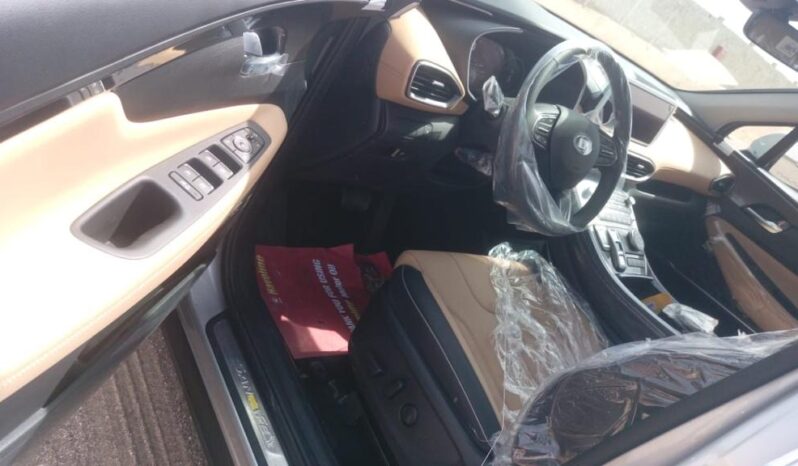 2023 Hyundai Santa Fe 2.5 Litres 4-Cylinder Petrol Engine Silver Tan SUV GCC Specs FWD