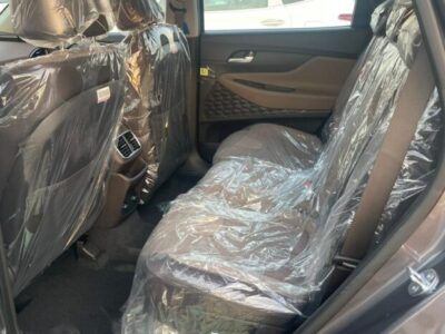 2023 Hyundai Santa Fe 2.5 Litres 4-Cylinder Petrol Engine Grey SUV GCC Specs FWD