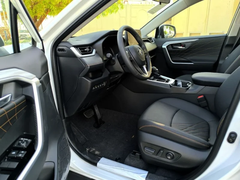 2025 Toyota RAV4 2.0 Litres 4 Cylinder Petrol Engine FULL OPTION White Black SUV