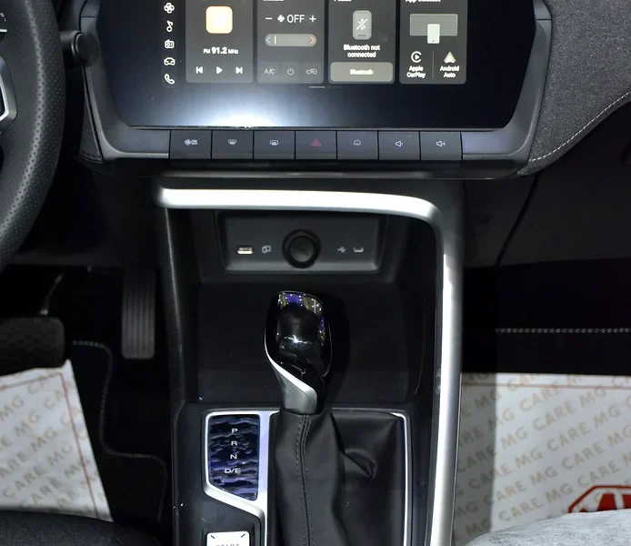 2025 MG ZS Standard 4 Cylinder Petrol Engine White Black Crossover GCC Specs