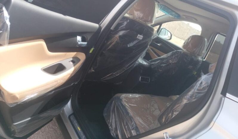 2023 Hyundai Santa Fe 2.5 Litres 4-Cylinder Petrol Engine Silver Tan SUV GCC Specs FWD