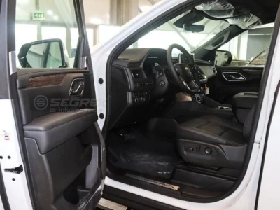 2023 Chevrolet Suburban High Country 6.2L 8 Cylinders Petrol AWD White Black SUV
