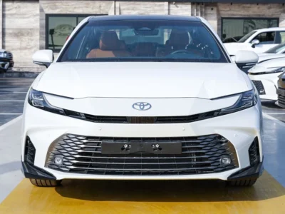 2026 Toyota Camry 4 Cylinder Petrol Engine White Tan Sedan GCC Specs