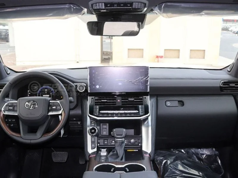 2026 Toyota Land Cruiser GXR 3.5L 6 Cylinders Petrol Engine White Black SUV GCC Specs