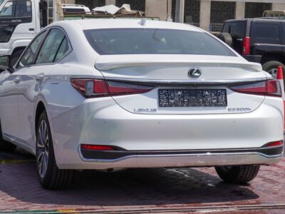 2025 Lexus ES300h 2.5L Hybrid 4 Cylinders Engine White Tan Sedan GCC Specs