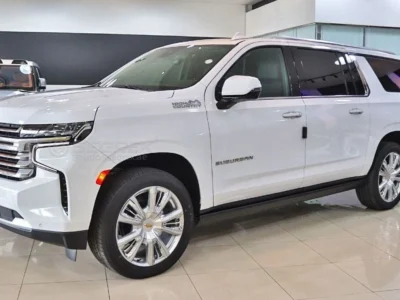 2023 Chevrolet Suburban High Country 6.2L 8 Cylinders Petrol AWD White Black SUV