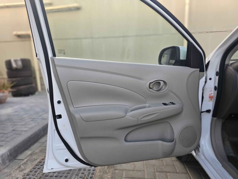 2022 Nissan Sunny SV GCC Specs 1.5 Litres V4 Petrol Engine White Beige Sedan