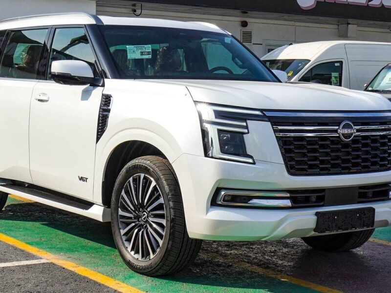 2025 Nissan Patrol Platinum 3.5-liter V6 Twin-Turbo Engine White Burgundy SUV GCC Specs