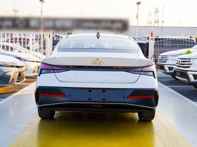 2025 Hyundai Elantra 4 Cylinder Petrol Engine White Black Sedan Chinese Specs