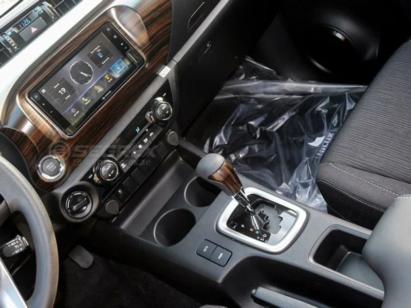 2026 Toyota Hilux DC 2.7L 4 Cylinders Petrol Engine White Black Pick Up Truck 4WD