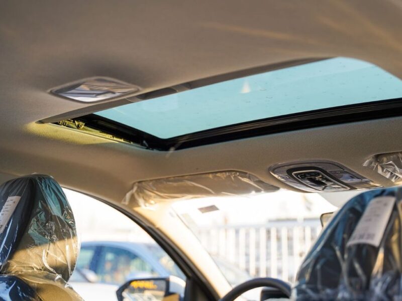 2025 Hyundai Elantra 4 Cylinder Petrol Engine White Black Sedan Chinese Specs