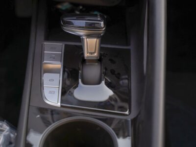 2025 Hyundai Elantra 4 Cylinder Petrol Engine White Black Sedan Chinese Specs