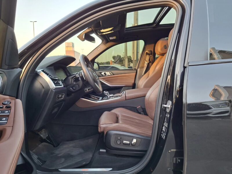 2020 BMW X5 Black Edition 3.0-liter Inline 6-cylinder TwinPower Turbo Engine Black Brown SUV