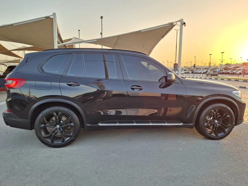 2020 BMW X5 Black Edition 3.0-liter Inline 6-cylinder TwinPower Turbo Engine Black Brown SUV