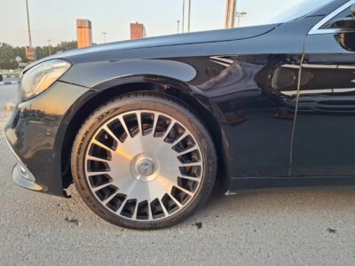 2019 Mercedes-Benz S560 Maybach 4.0L V8 twin-turbocharged Engine Black Beige Sedan