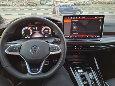 2025 Volkswagen Golf GTE 1.5-litre Turbocharged 4-cylinder Petrol Engine Blue Black Hatchback