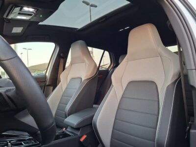 2025 Volkswagen Golf GTE 1.5-litre Turbocharged 4-cylinder Petrol Engine Blue Black Hatchback