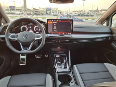 2025 Volkswagen Golf GTE 1.5-litre Turbocharged 4-cylinder Petrol Engine Blue Black Hatchback