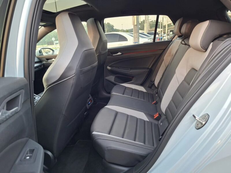 2025 Volkswagen Golf GTE 1.5-litre Turbocharged 4-cylinder Petrol Engine Blue Black Hatchback