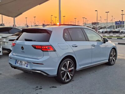 2025 Volkswagen Golf GTE 1.5-litre Turbocharged 4-cylinder Petrol Engine Blue Black Hatchback