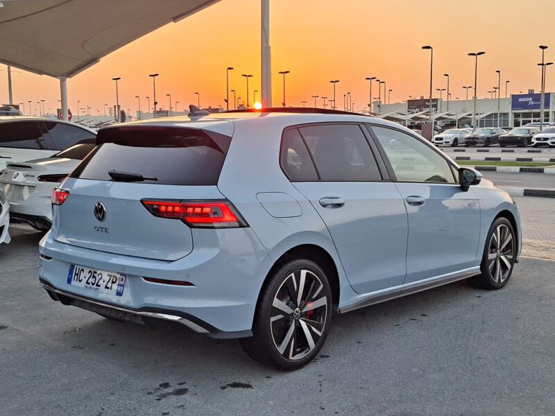 2025 Volkswagen Golf GTE 1.5-litre Turbocharged 4-cylinder Petrol Engine Blue Black Hatchback