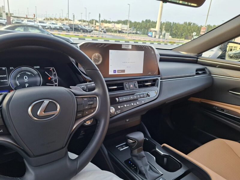 2025 Lexus ES 300h 2.5 Liters Inline 4-Cylinder Hybrid Black Tan Sedan GCC Specs