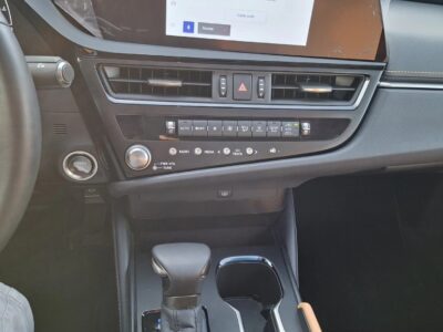 2025 Lexus ES 300h 2.5 Liters Inline 4-Cylinder Hybrid Black Tan Sedan GCC Specs