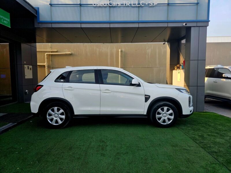 2022 Mitsubishi ASX GCC Specs GLX 2.0 Litres V4 Petrol Engine White Grey SUV