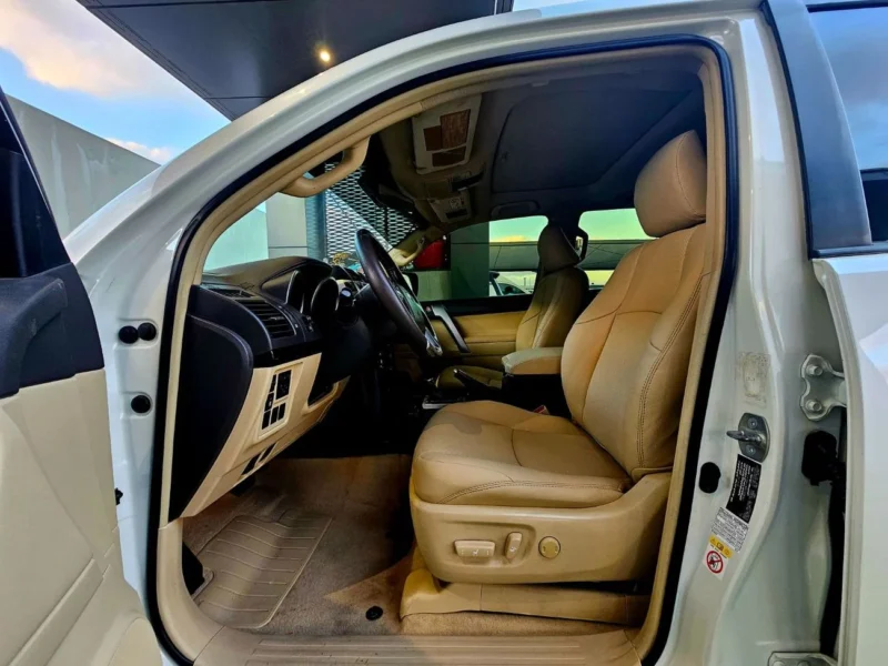 2017 Toyota Prado GXR V6 4.0 4WD FULL OPTION White Beige SUV GCC Specs