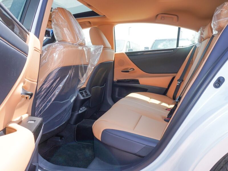 2025 Lexus ES300h 2.5L Hybrid 4 Cylinders Engine White Tan Sedan GCC Specs