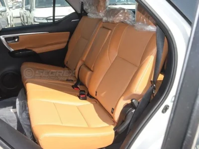 2025 Model Toyota Fortuner 4.0L 6 Cylinder Petrol Engine White Beige SUV 4WD GCC