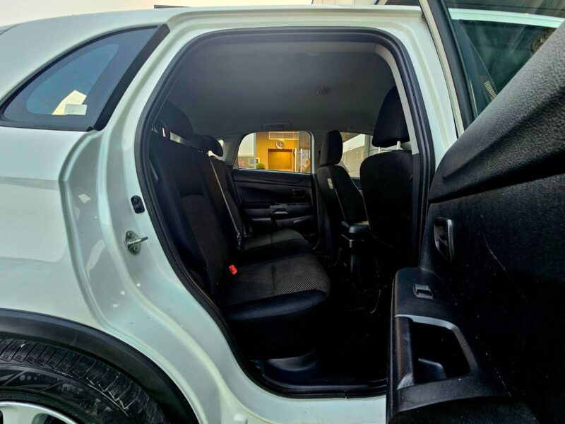 2022 Mitsubishi ASX GCC Specs GLX 2.0 Litres V4 Petrol Engine White Grey SUV