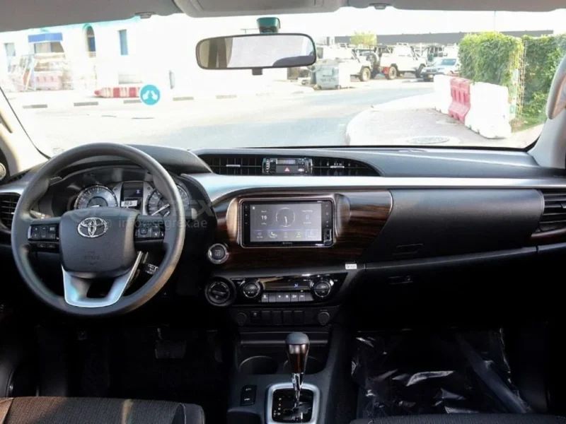 2026 Toyota Hilux DC 2.7L 4 Cylinders Petrol Engine White Black Pick Up Truck 4WD