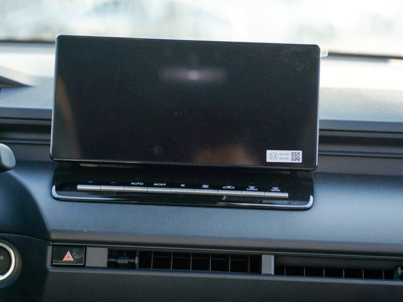 2025 Toyota Corolla Cross 4 Cylinder Petrol Engine White Black SUV GCC Specs